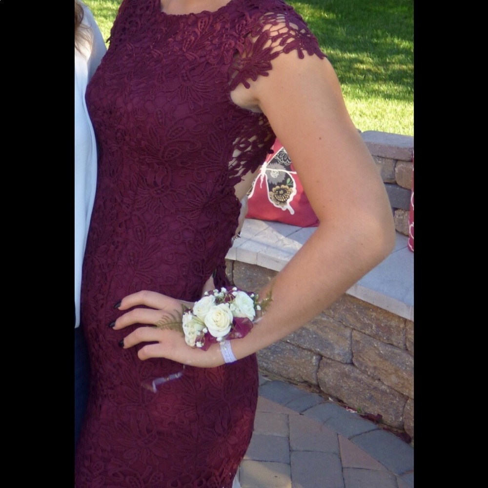 Lulu’s Backless Lace Dress